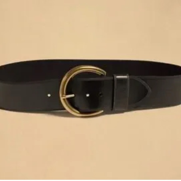 Banana Republic Black Belt with Gold Buckle - Picture 1 of 6